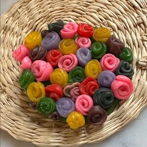 Vintage retro handmade rare 1.5” Colorful Rose-Shaped floral brooch pin.